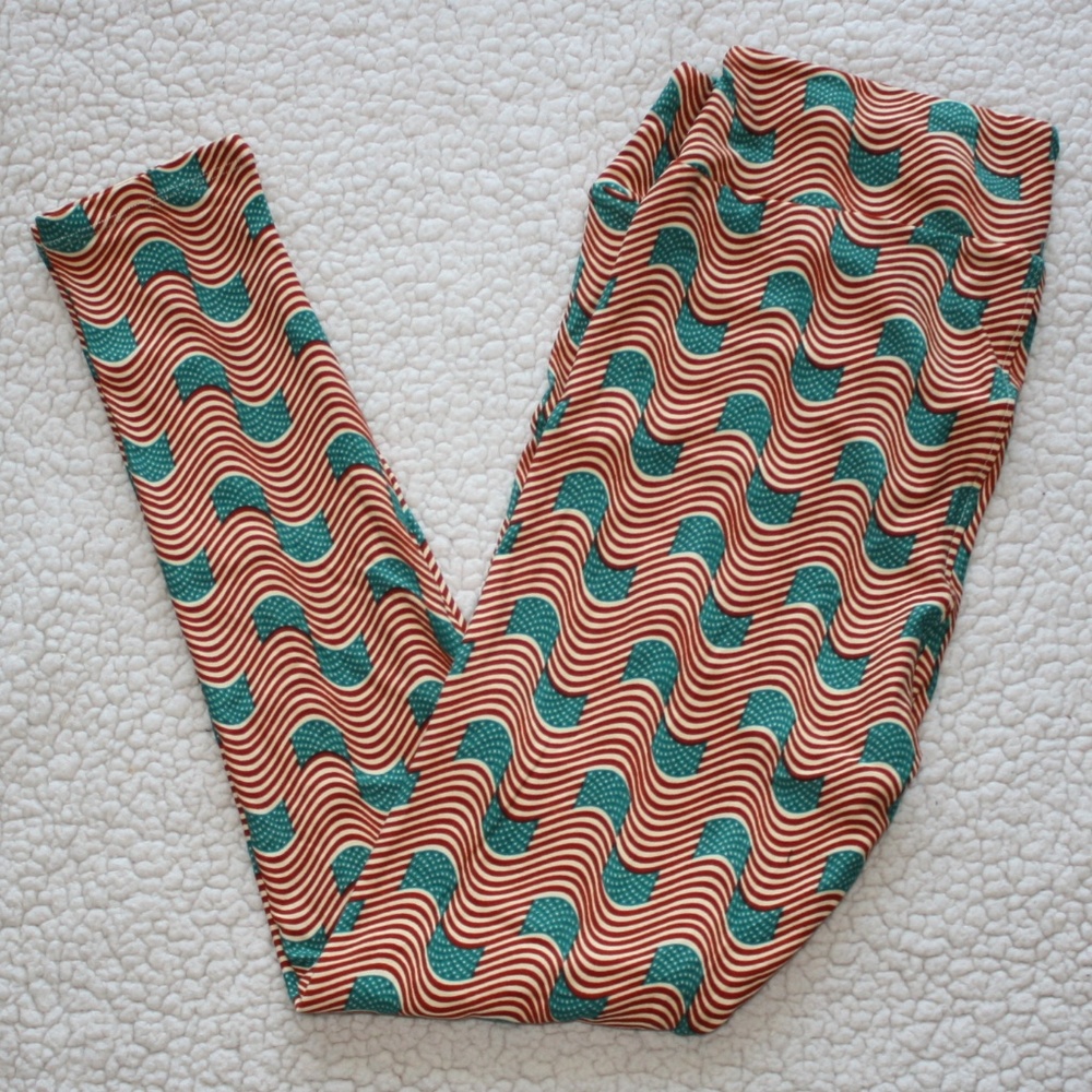 SOLD Lularoe American Flags TC Leggings - NWOT - Picture 1 of 2